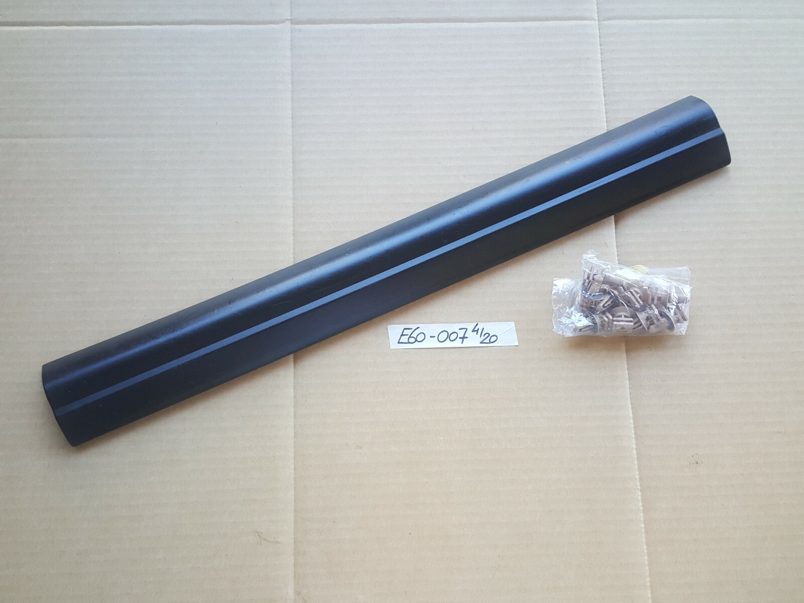 BMW 5er E60 E61 Einstiegsleiste Leiste Blende Einstieg 7025007 schwarz VORNE 