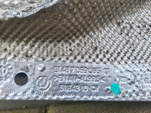 BMW E81 E82 E87 E88 E90 E91 E92 Hitzeblech Wärmeisolierung vorne rechts 7059365 – Bild 2
