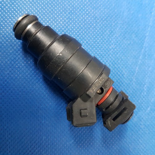 BMW E31  E32  E34  E38  E39 Einspritzventil 1747406 Einspritzmotor Düse