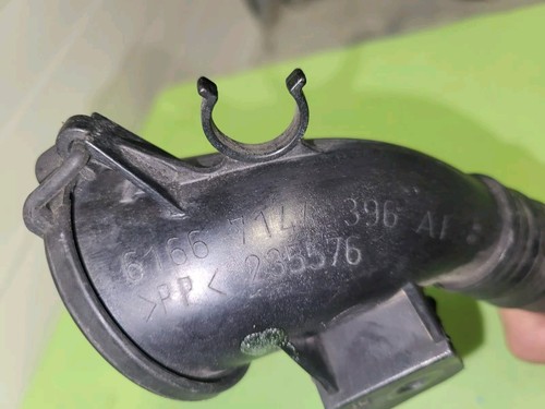 BMW E60 E61 E63 E64 Stutzen für Befüllkanal Deckel Wischwasser Behälter 7144396